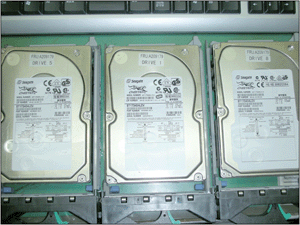 SCSI�^�C�v�̃n�[�h�f�B�X�N��RAID-5